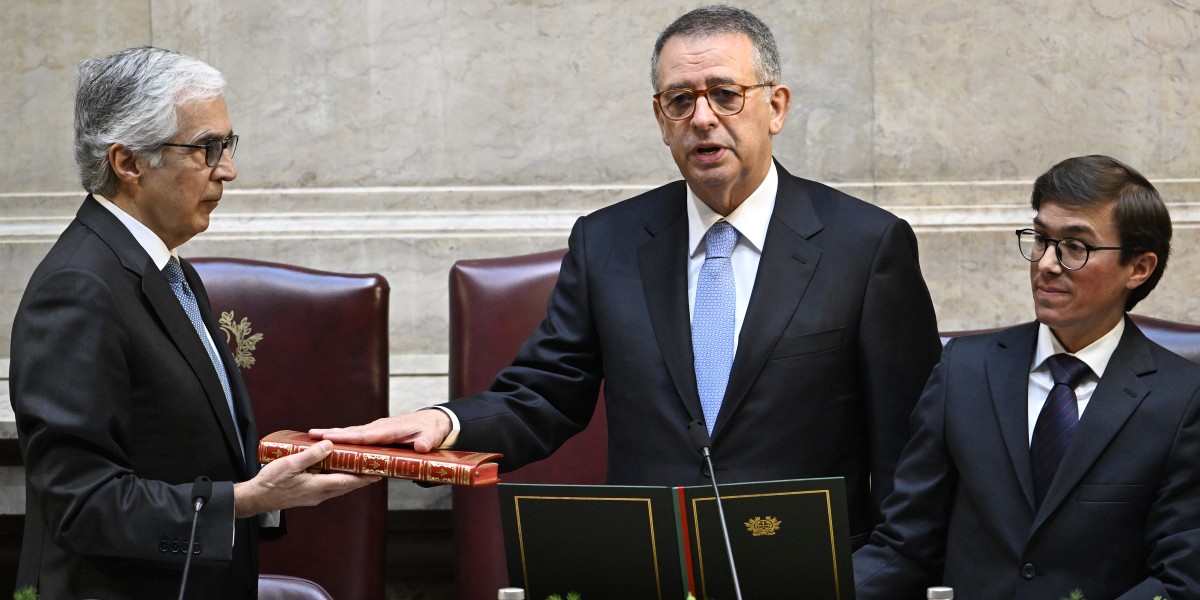 Seguro toma posse como PR e quer acordo político na habitação