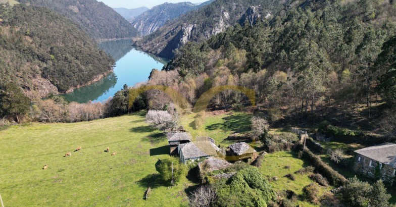 Aldeia privada a 300 km de Portugal à venda por menos de 700 mil euros