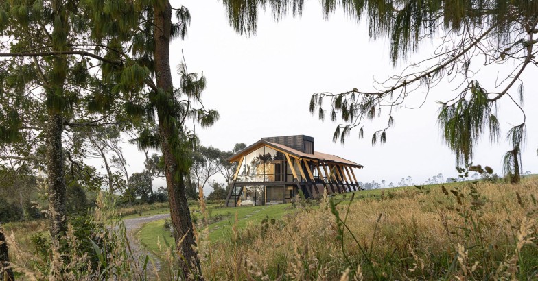 Living 3,000 meters above sea level with a view of a volcano? In this house
